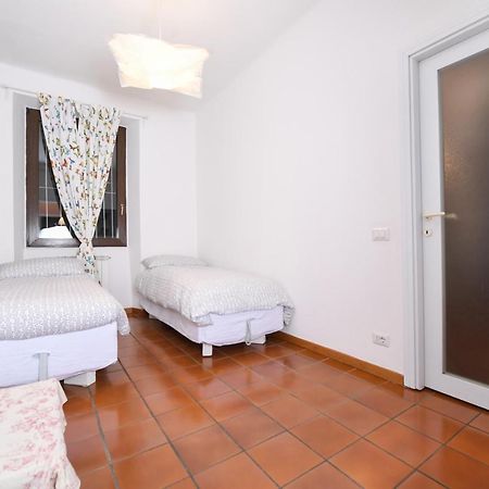 Villa Pinetina B&B Lasnigo Buitenkant foto