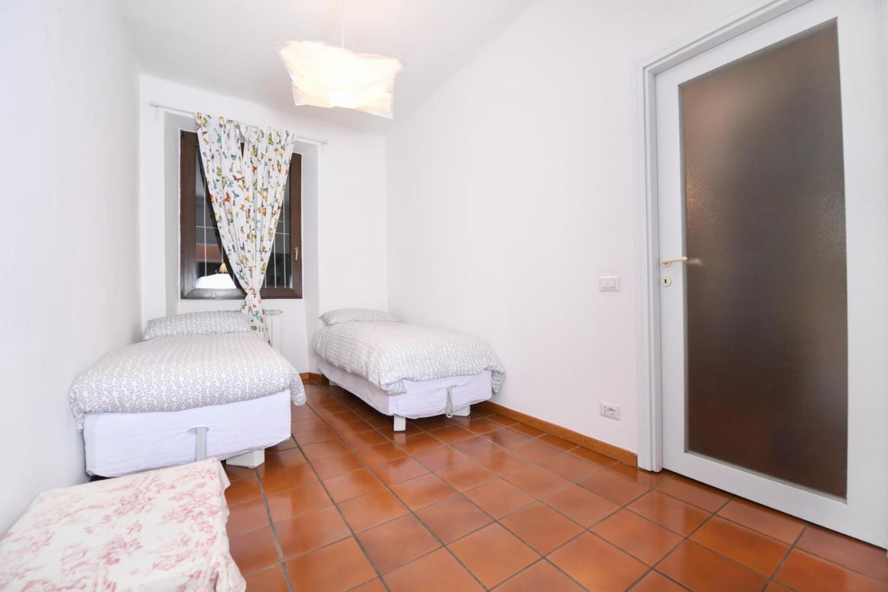 Villa Pinetina B&B Lasnigo Buitenkant foto
