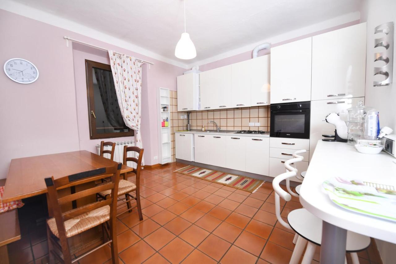 Villa Pinetina B&B Lasnigo Buitenkant foto