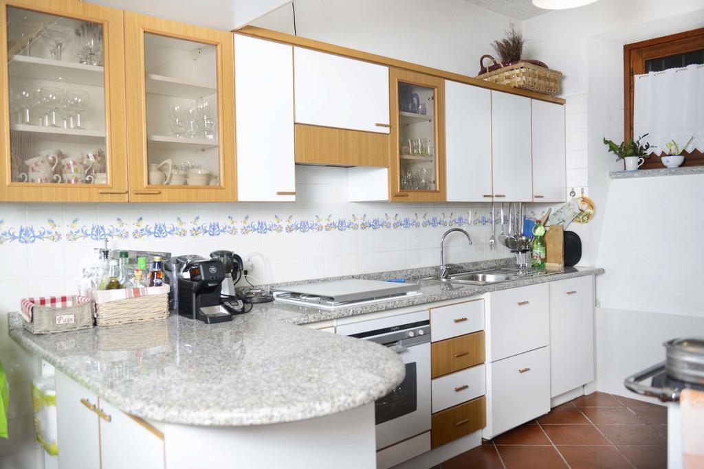 Villa Pinetina B&B Lasnigo Buitenkant foto