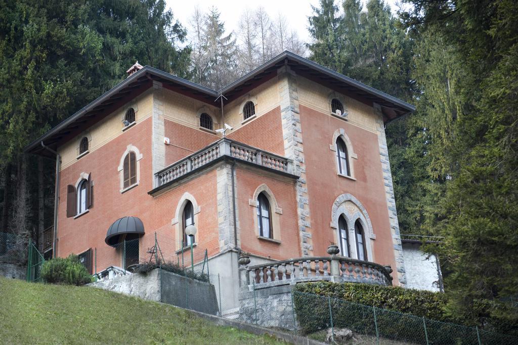 Villa Pinetina B&B Lasnigo Buitenkant foto