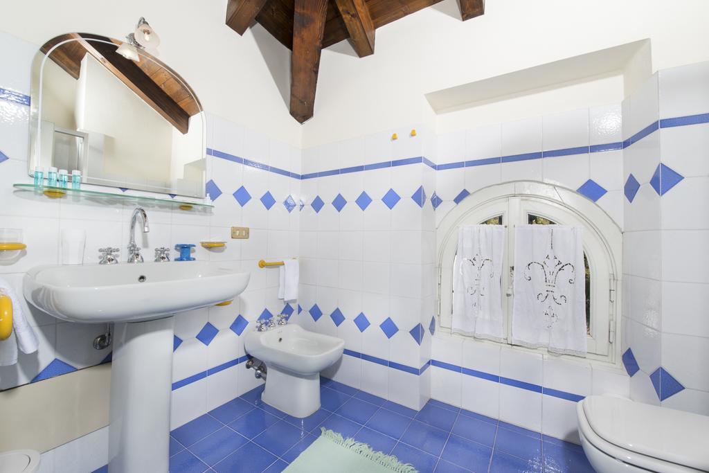 Villa Pinetina B&B Lasnigo Buitenkant foto