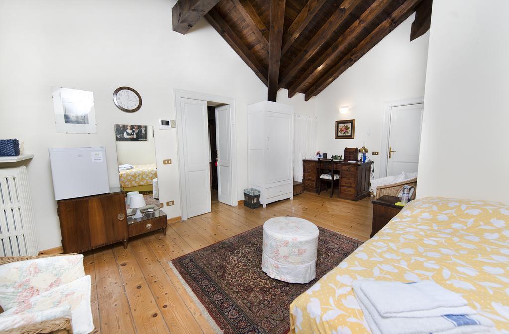 Villa Pinetina B&B Lasnigo Buitenkant foto